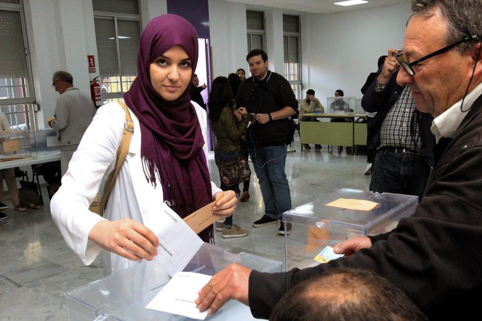 Los españoles acuden a las urnas a votar en las Elecciones Generales