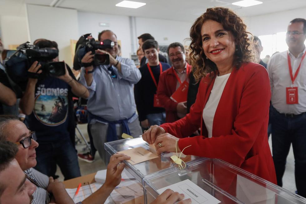 Los españoles acuden a las urnas a votar en las Elecciones Generales