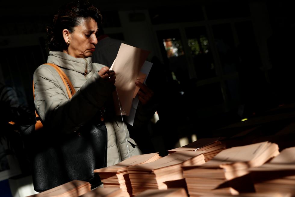 Los españoles acuden a las urnas a votar en las Elecciones Generales