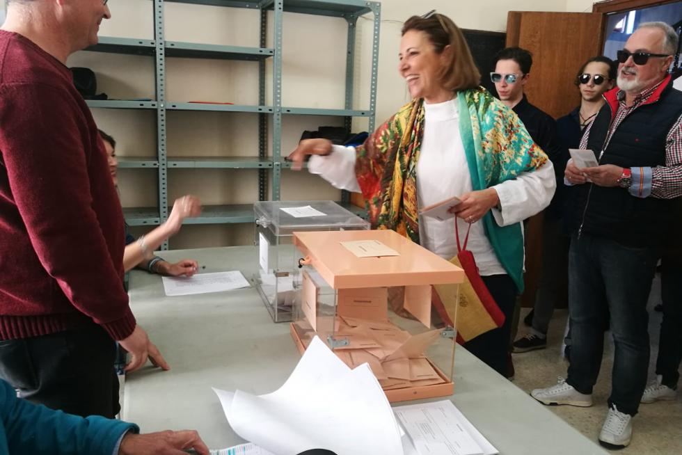 Lourdes Guillén la candidata de Ciudadanos por Huesca, que llevó un bolso con los colores de la bandera de España.