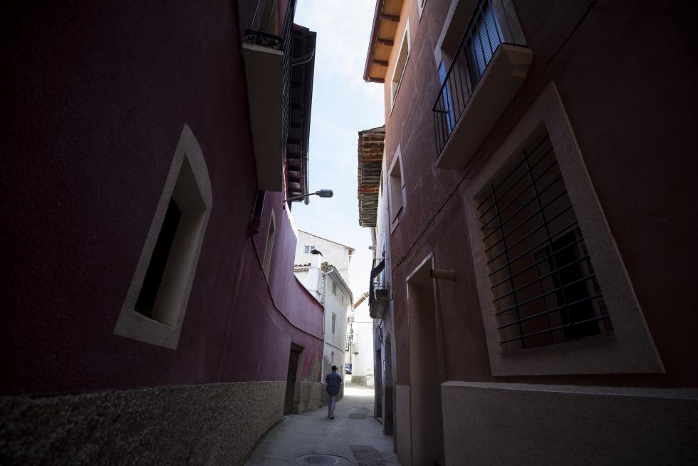 Dada la cercanía con el Monasterio de Piedra y la voluntad (asociativa y municipal) de maximizar el potencial turístico local con nuevas ideas, la localidad se ha convertido en un ejemplo de superación.