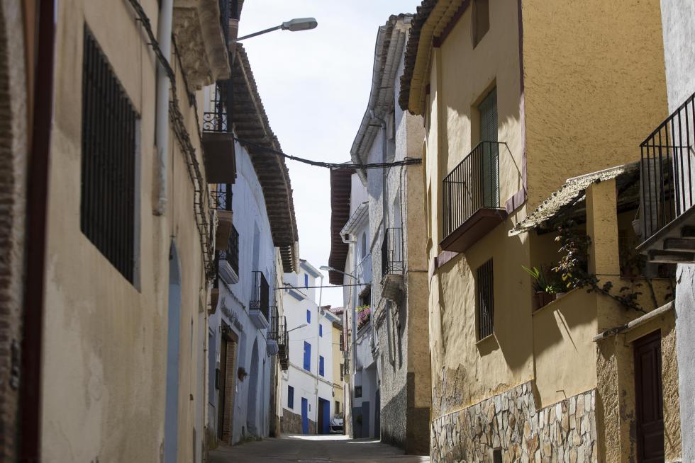 Dada la cercanía con el Monasterio de Piedra y la voluntad (asociativa y municipal) de maximizar el potencial turístico local con nuevas ideas, la localidad se ha convertido en un ejemplo de superación.