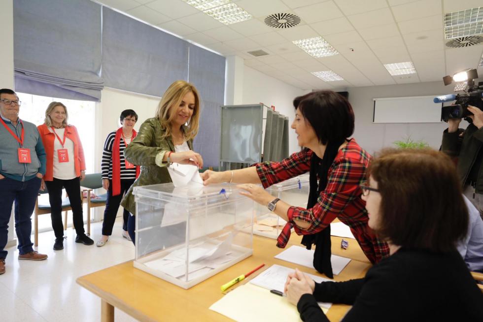 Susana Sumelzo, votando.