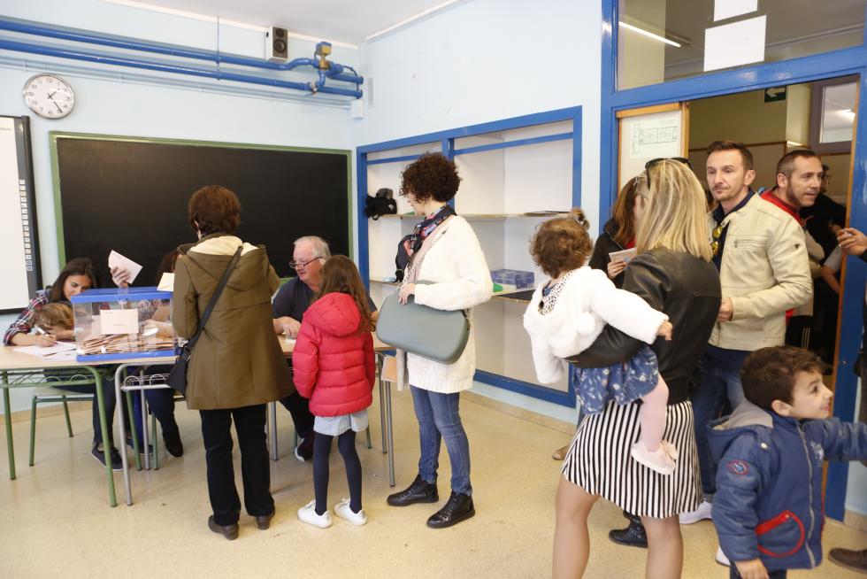 Votación en el IES Miguel de Molinos.