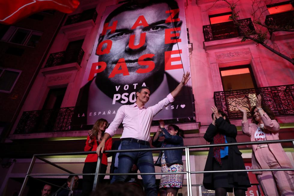 Pedro Sánchez y el PSOE celebran la victoria electoral.