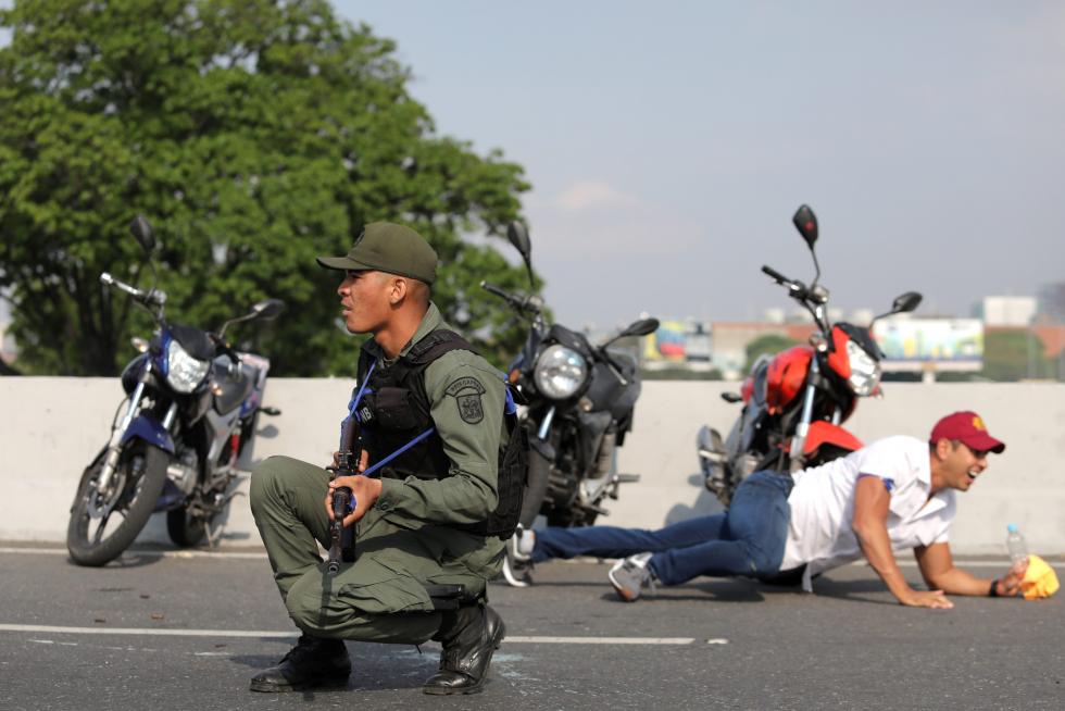 Movilización militar y ciudadana en Venezuela en apoyo a Juan Guaidó