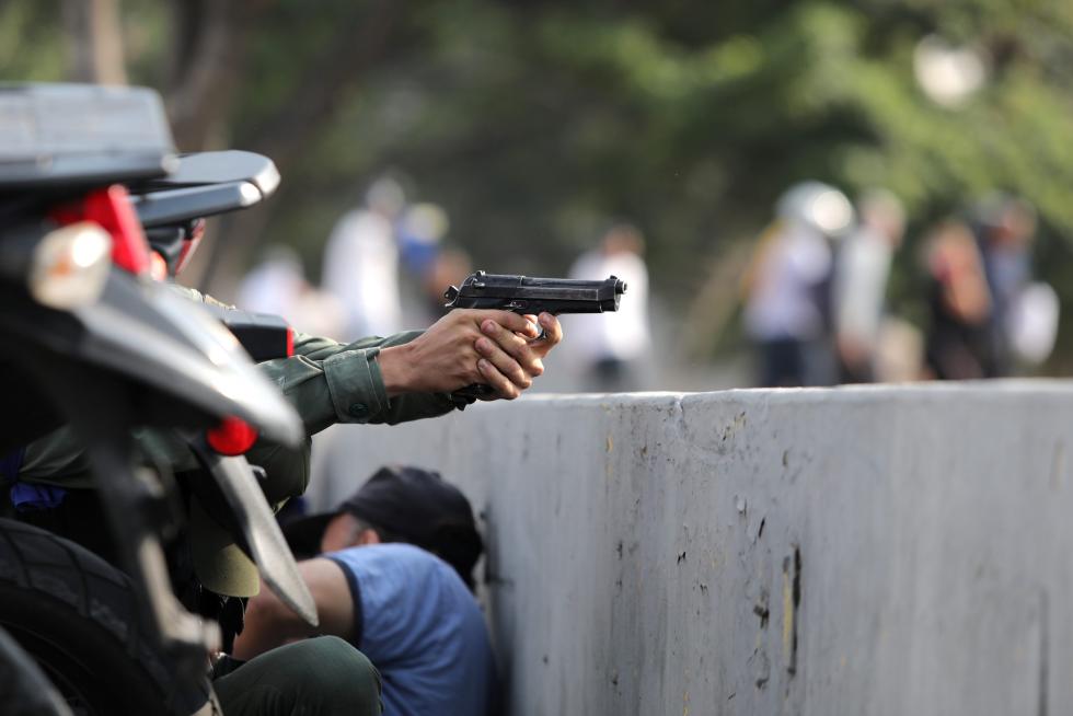 Movilización militar y ciudadana en Venezuela en apoyo a Juan Guaidó