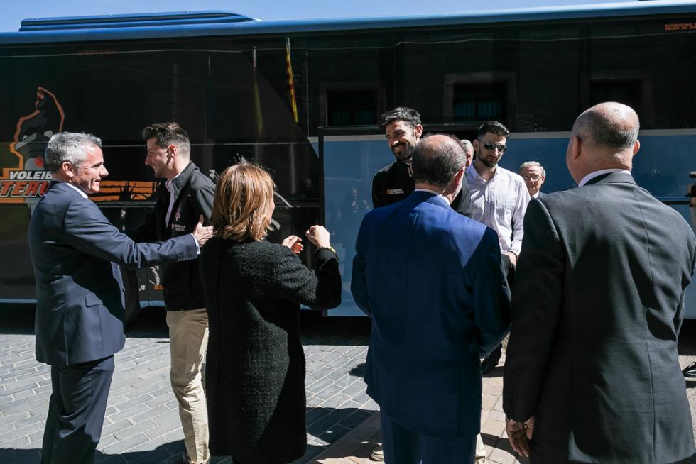 El presidente del Gobierno de Aragón, Javier Lambán, ha recibido al Club Voleibol Teruel tras la conquista del séptimo título de la Superliga