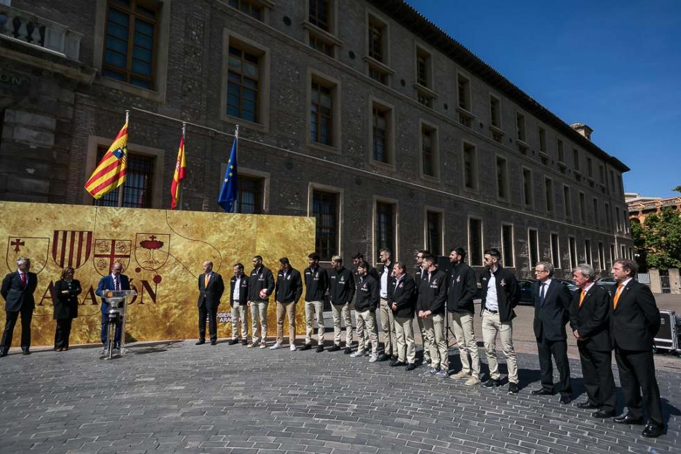 El presidente del Gobierno de Aragón, Javier Lambán, ha recibido al Club Voleibol Teruel tras la conquista del séptimo título de la Superliga