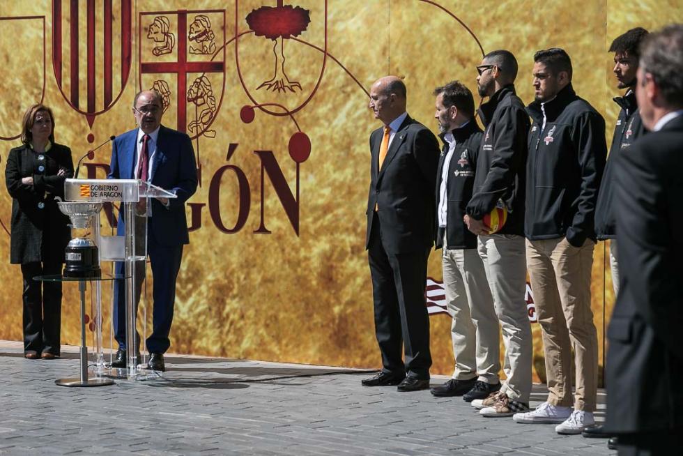 El presidente del Gobierno de Aragón, Javier Lambán, ha recibido al Club Voleibol Teruel tras la conquista del séptimo título de la Superliga