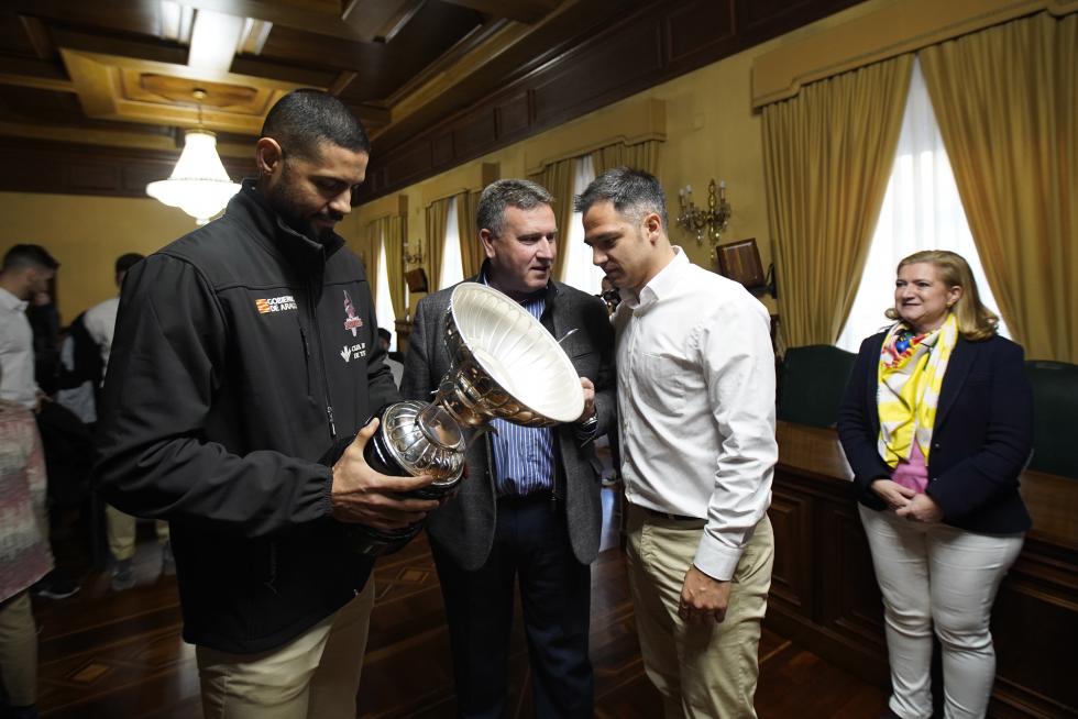 Recibimiento del CV Teruel en el Ayuntamiento y ofrenda a la patrona de la ciudad, Santa Emerenciana