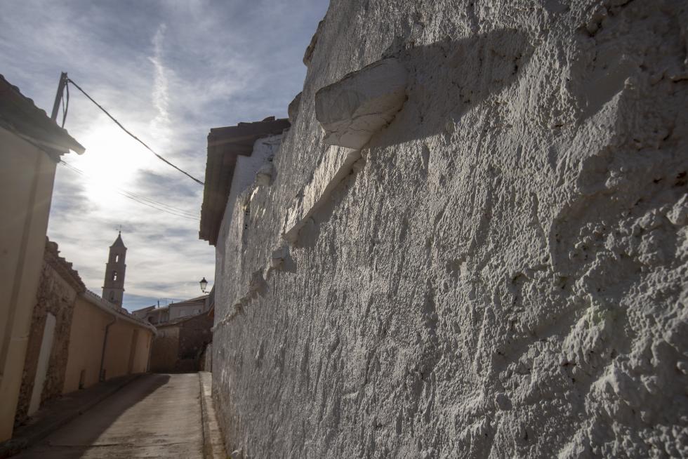 El Ayuntamiento captó en 2001 a varias familias argentinas con niños para evitar el cierre de la escuela. Tras aquella iniciativa, la presencia de extranjeros en el pueblo se ha consolidado.