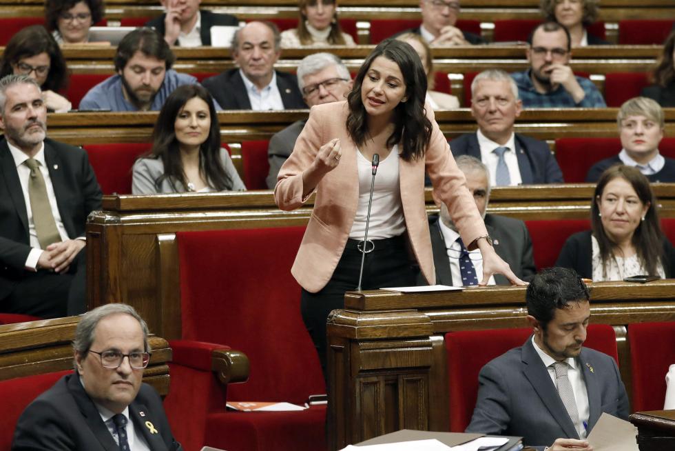 Rifirrafe entre Torra y Arrimadas en el Parlamento catalán.