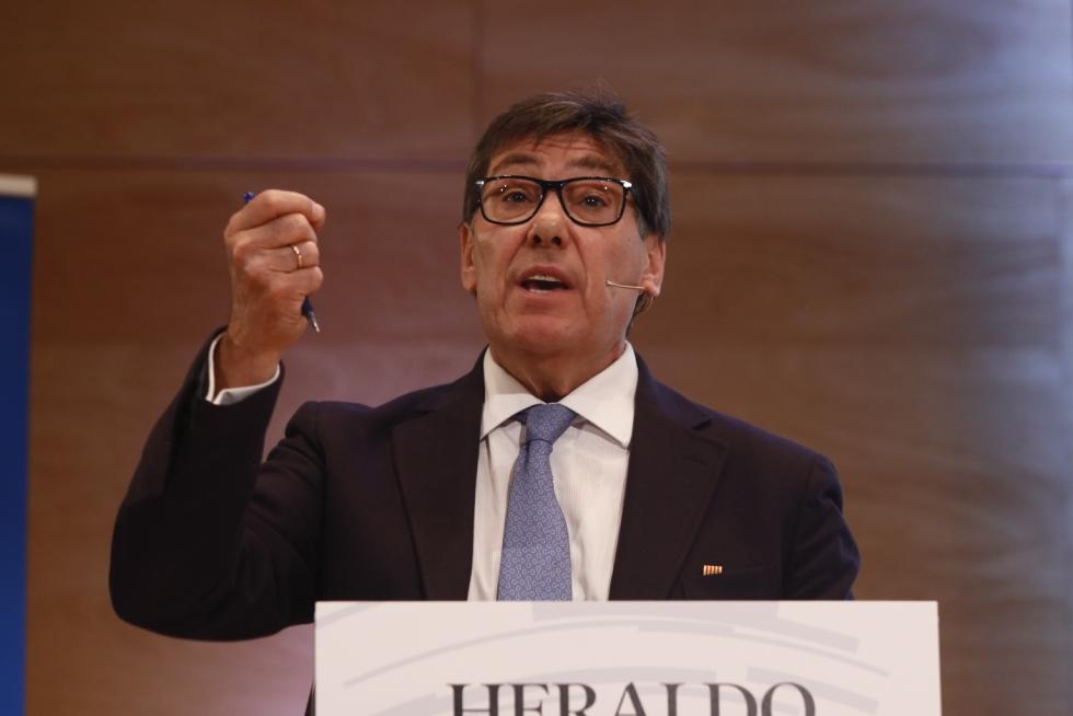 Aliaga durante el debate a la presidencia del Gobierno de Aragón.