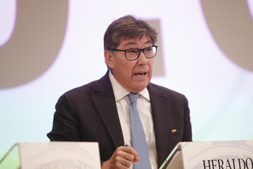 Aliaga durante el debate para la presidencia del Gobierno de Aragón.