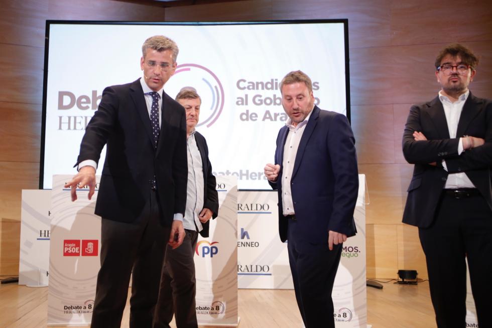 Minutos antes del inicio del debate de los candidatos a la presidencia del Gobierno de Aragón.