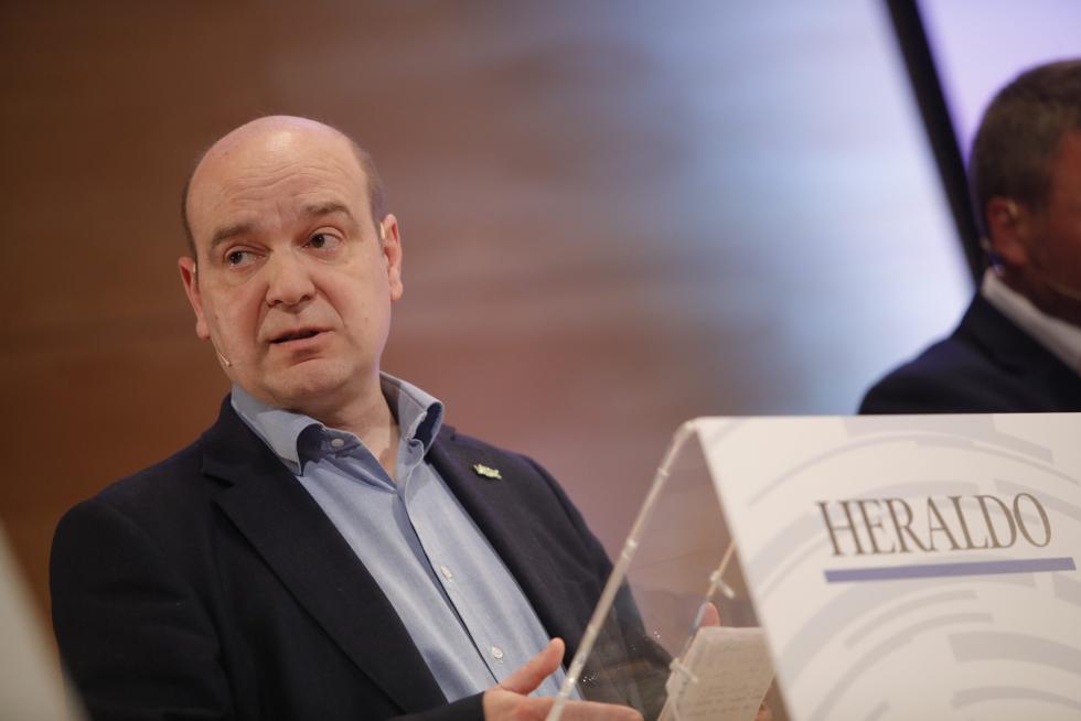 Morón durante el debate a la presidencia del Gobierno de Aragón.