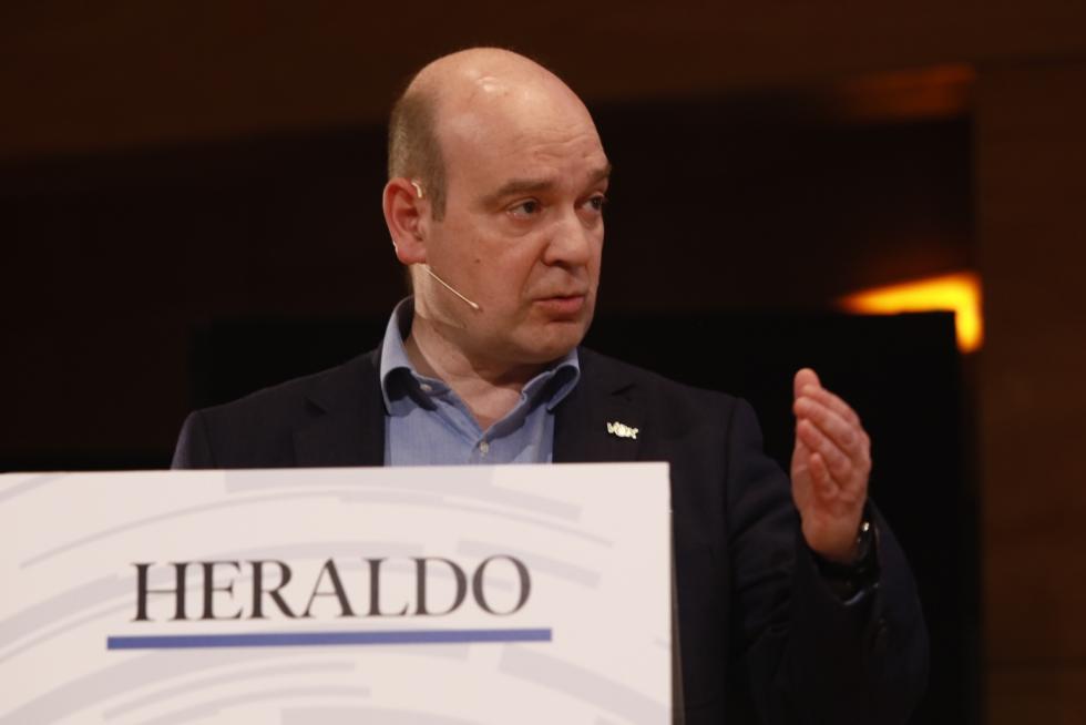 Morón durante el debate a la presidencia del Gobierno de Aragón.