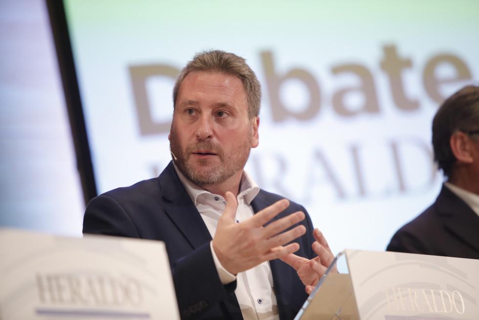 Soro durante el debate a la presidencia del Gobierno de Aragón.