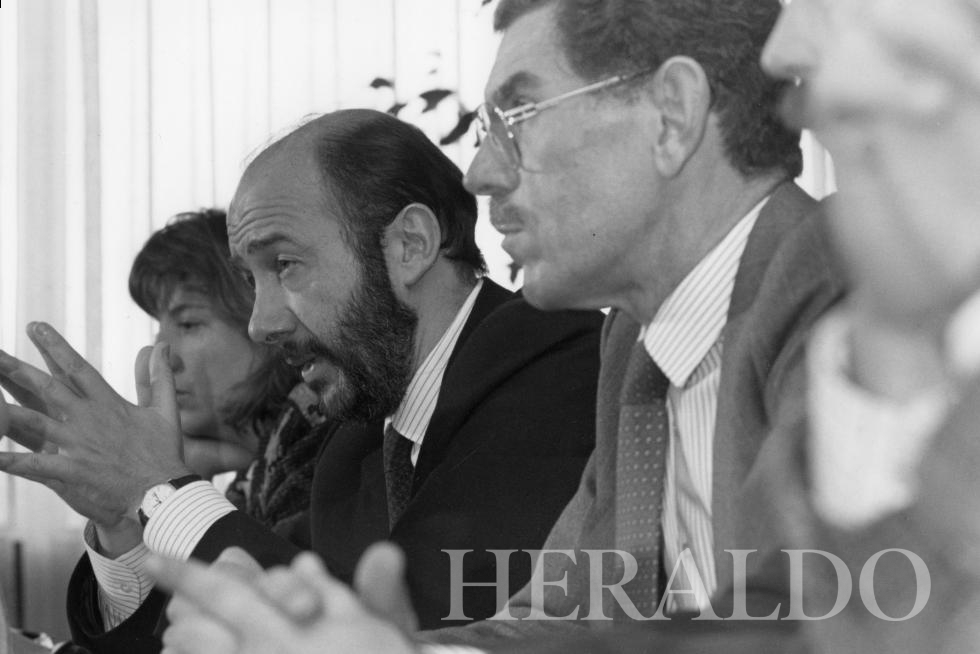 Alfredo Pérez Rubalcaba durante una visita a Zaragoza en octubre de 1990