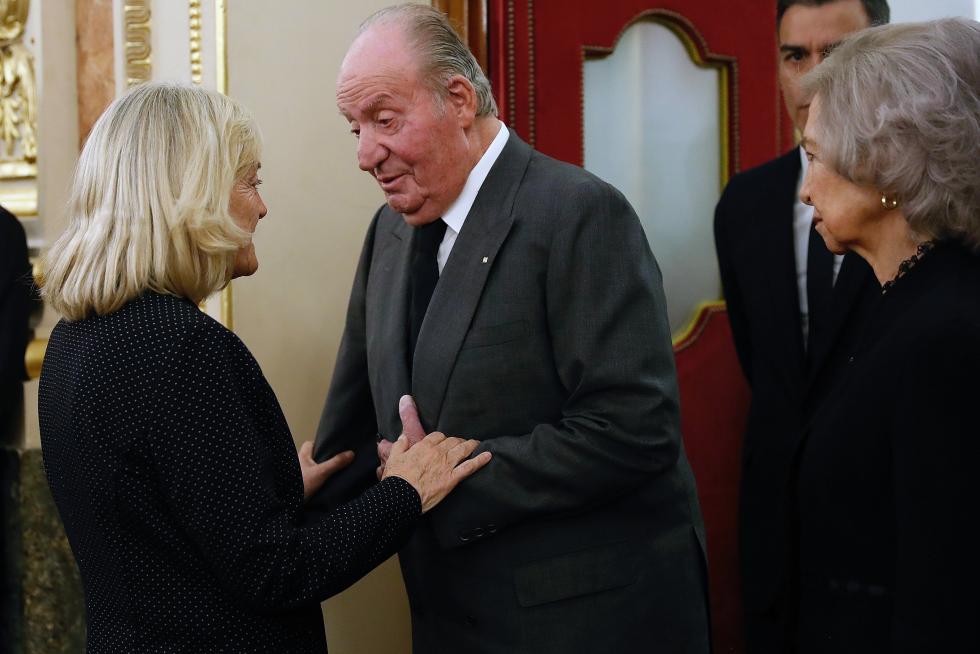Los Reyes eméritos despiden a Rubalcaba
