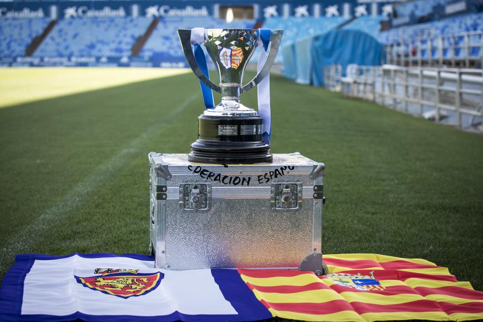 Real Zaragoza Juvenil, campeón de la Copa de Campeones, en la Romareda.