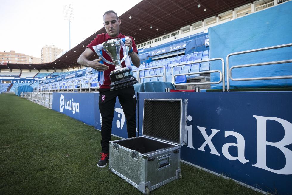 Real Zaragoza Juvenil, campeón de la Copa de Campeones, en la Romareda.