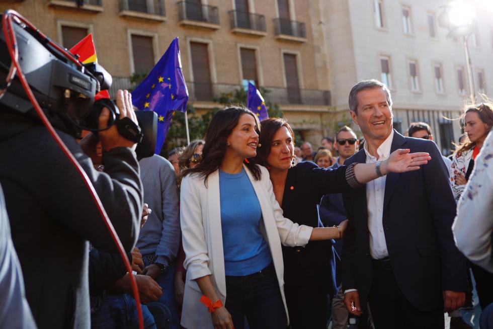 La portavoz nacional de Ciudadanos y líder en Cataluña ha dado un mitin en la Plaza del Pilar.