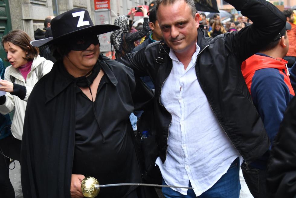 Milan (Italy), 18/05/2019.- People take part with banners and flags in a anti-fascist demonstration in Milan, Italy, 18 May 2019. Demonstrators protest against a political rally of the Italian Interior Minister, Deputy Premier and Secretary of Italian party 'Lega' (League), Matteo Salvini, held in the Duomo square of Milan with other populist parties, some from the far-right, including France's National Rally and Alternative for Germany. (Elecciones, Protestas, Francia, Alemania, Italia) EFE/EPA/DANIEL DAL ZENNARO Anti-fascist demonstration in Milan