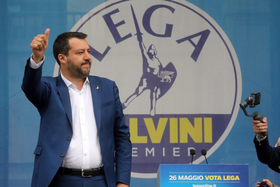 Milan (Italy), 18/05/2019.- Italian Interior Minister, Deputy Premier and leader of Italian party 'Lega' (League), Matteo Salvini, arrives for a political rally in Duomo Square with other European populist parties, in Milan, northern Italy, 18 May 2019. (Elecciones, Italia) EFE/EPA/MATTEO BAZZI Election campaign rally of the Lega party in Milan