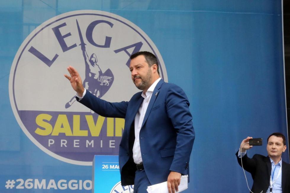 Milan (Italy), 18/05/2019.- Italian Interior Minister, Deputy Premier and leader of Italian party 'Lega' (League), Matteo Salvini, arrives for a political rally in Duomo Square with other European populist parties, in Milan, northern Italy, 18 May 2019. (Elecciones, Italia) EFE/EPA/MATTEO BAZZI Election campaign rally of the Lega party in Milan