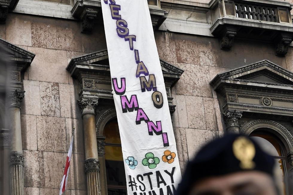 Milan (Italy), 18/05/2019.- A banner reading, both in English and in Italian, 'Let's stay human', has been unrolled during the meeting of European populist parties organized by Italian Interior Minister, Deputy Premier and leader of Italian party 'Lega' (League), Matteo Salvini, in Duomo square in Milan, Italy, 18 May 2019. A man dressed as Zorro with a plastic sword in his hand appeared from the balcony from which it was unrolled. (Elecciones, Italia) EFE/EPA/FLAVIO LO SCALZO Election campaign rally of the Lega party in Milan