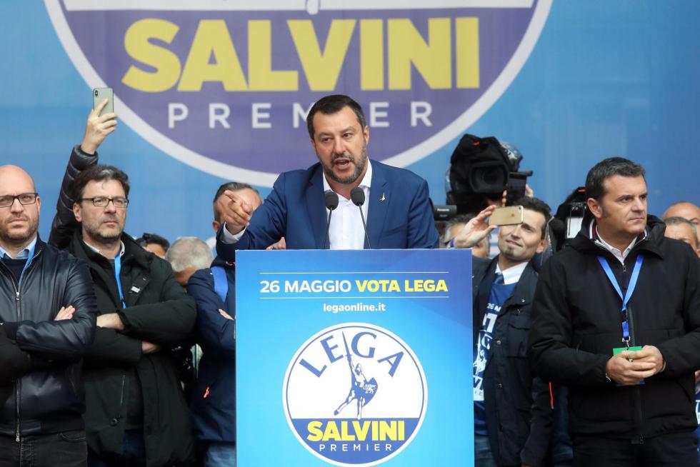 Milan (Italy), 18/05/2019.- Italian Interior Minister, Deputy Premier and leader of Italian party 'Lega' (League), Matteo Salvini, attends a rally with leaders of other European nationalist parties, ahead of the 23-26 May European Parliamentary elections, at the Duomo square in Milan, Italy, 18 May 2019. (Elecciones, Italia) EFE/EPA/MATTEO BAZZI Election campaign rally of the Lega party in Milan