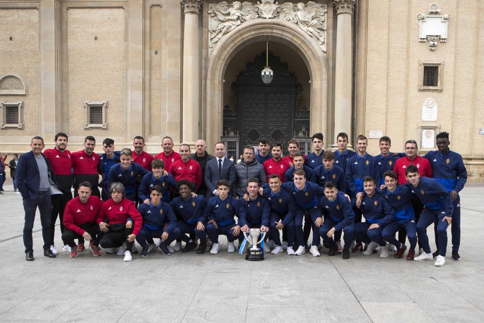 Ofrenda del Real Zaragoza Juvenil a la Virgen del Pilar.