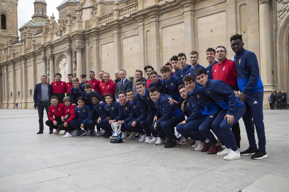 Ofrenda del Real Zaragoza Juvenil a la Virgen del Pilar.