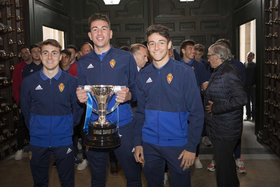 Ofrenda del Real Zaragoza Juvenil a la Virgen del Pilar.