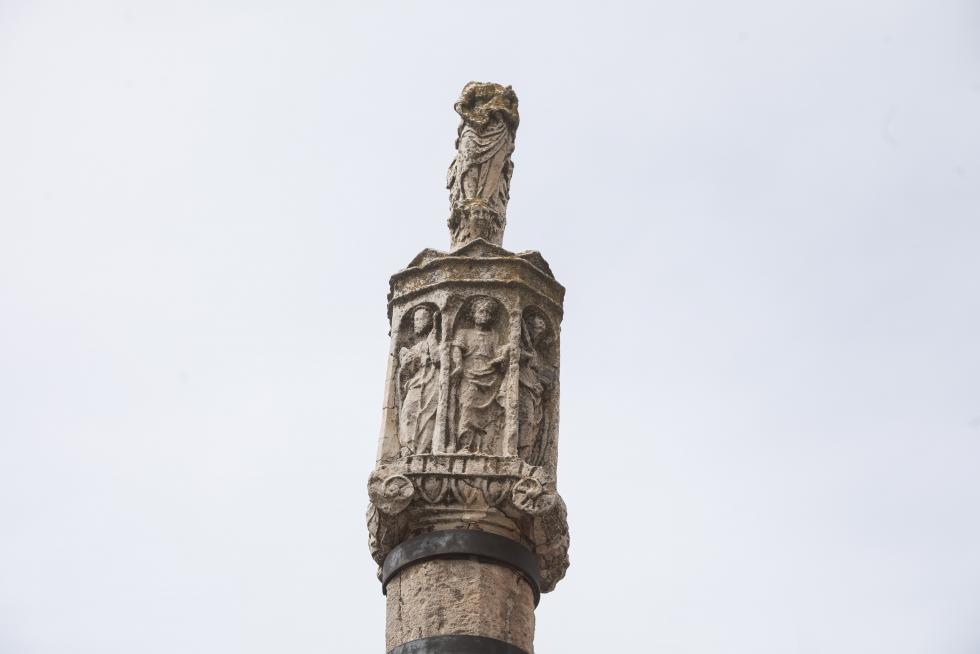 El pueblo se sostiene por el sector primario, pero ha sabido levantar sus valores patrimoniales y su bar atrae comensales de pueblos cercanos; solamente faltan más opciones laborales.