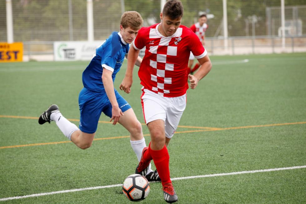 Fútbol. LNJ- Valdefierro vs. Hernan Cortés.