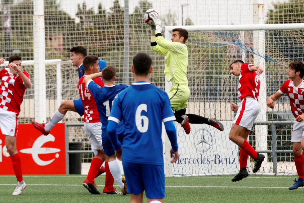 Fútbol. LNJ- Valdefierro vs. Hernan Cortés.