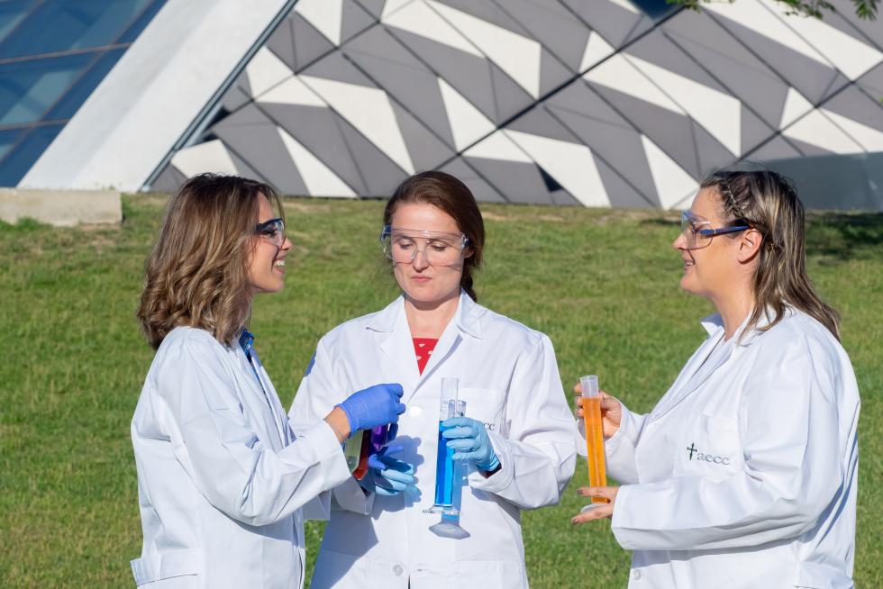 Unidas contra el cáncer para divulgar la ciencia.
