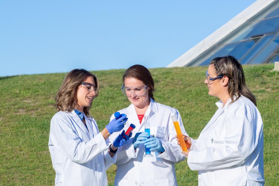 Unidas contra el cáncer para divulgar la ciencia.