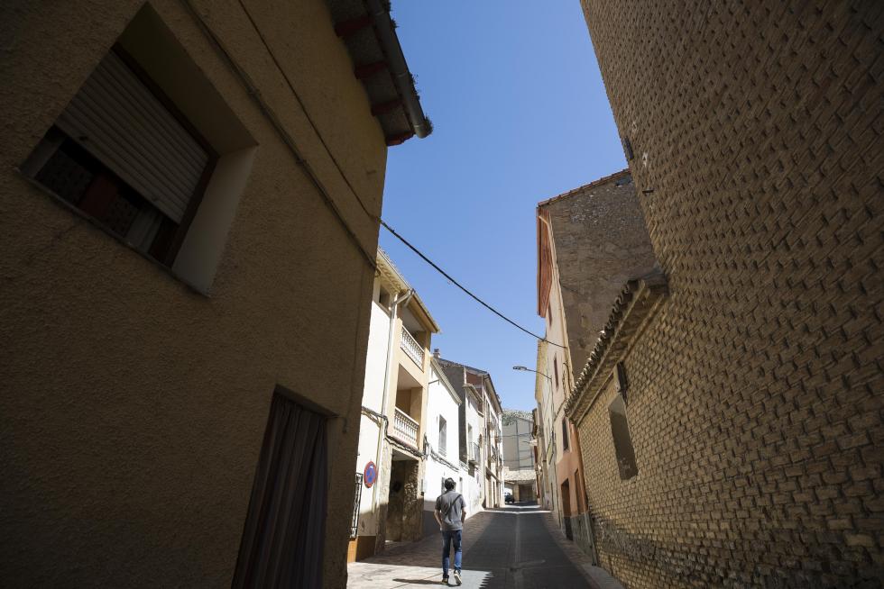 El municipio, que incluye el barrio de Santa Fe y está muy próximo a Zaragoza, es un saludable hervidero cultural y cuenta con firmas punteras en el terreno del molde y la grafía térmica.