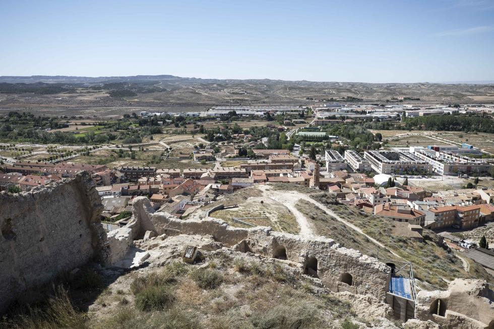 El municipio, que incluye el barrio de Santa Fe y está muy próximo a Zaragoza, es un saludable hervidero cultural y cuenta con firmas punteras en el terreno del molde y la grafía térmica.