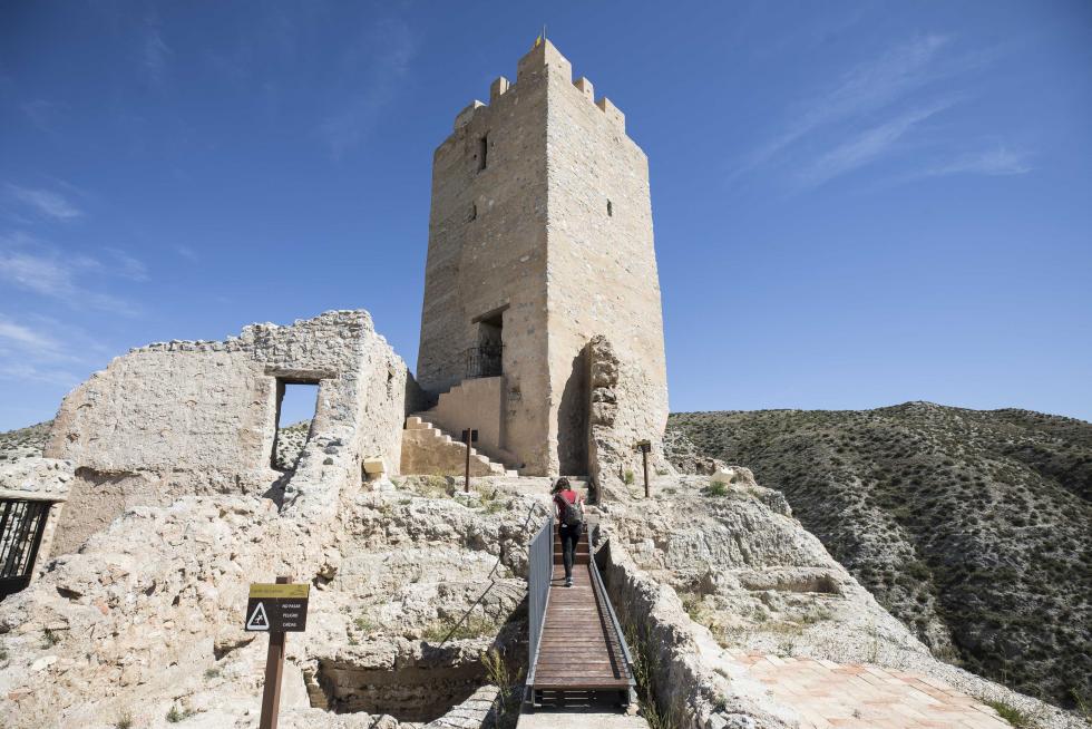 El municipio, que incluye el barrio de Santa Fe y está muy próximo a Zaragoza, es un saludable hervidero cultural y cuenta con firmas punteras en el terreno del molde y la grafía térmica.