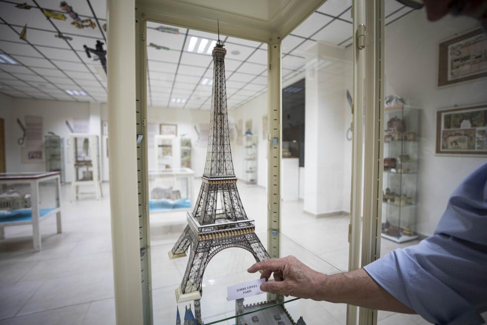 Además de seguir apostando por su gran riqueza de siempre, las aguas termales, el municipio amplía su oferta cultural y de servicios con el Museo del Juguete Recortable y varios comercios.