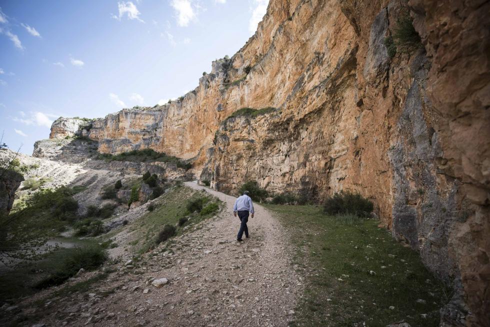 Además de seguir apostando por su gran riqueza de siempre, las aguas termales, el municipio amplía su oferta cultural y de servicios con el Museo del Juguete Recortable y varios comercios.