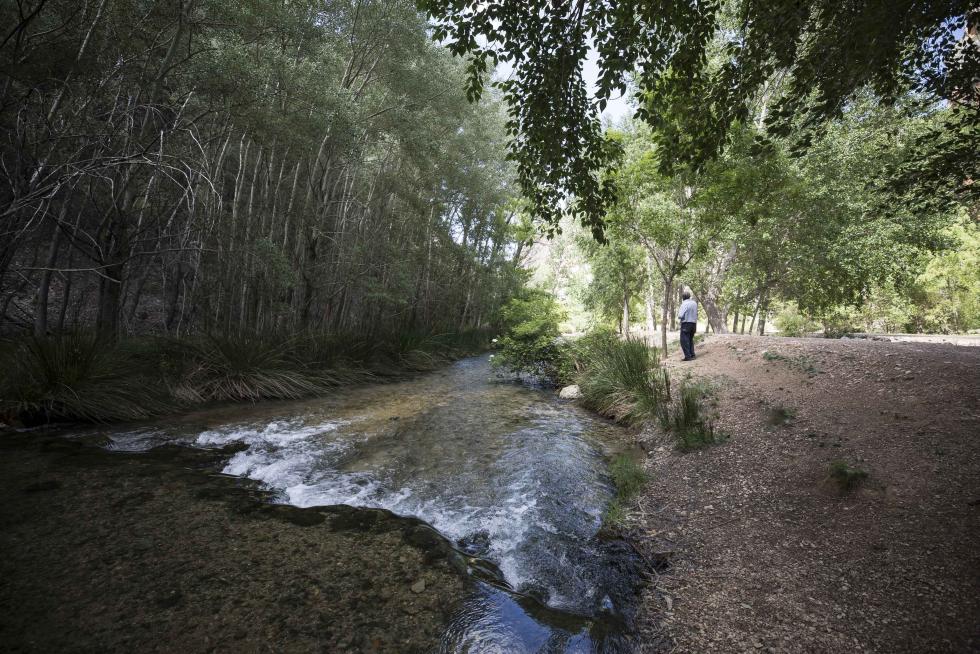Además de seguir apostando por su gran riqueza de siempre, las aguas termales, el municipio amplía su oferta cultural y de servicios con el Museo del Juguete Recortable y varios comercios.