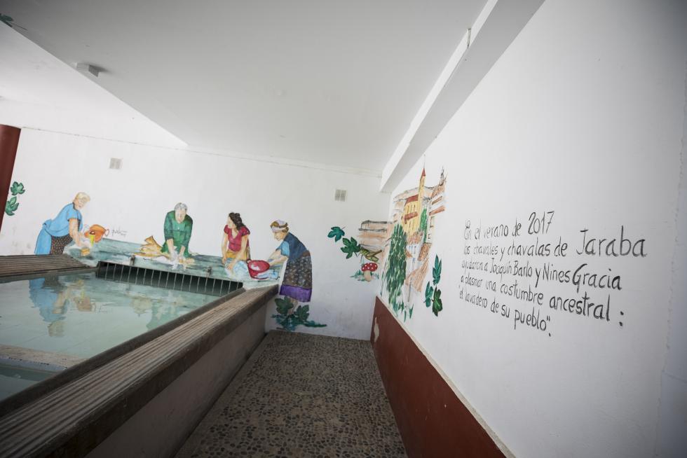 Además de seguir apostando por su gran riqueza de siempre, las aguas termales, el municipio amplía su oferta cultural y de servicios con el Museo del Juguete Recortable y varios comercios.
