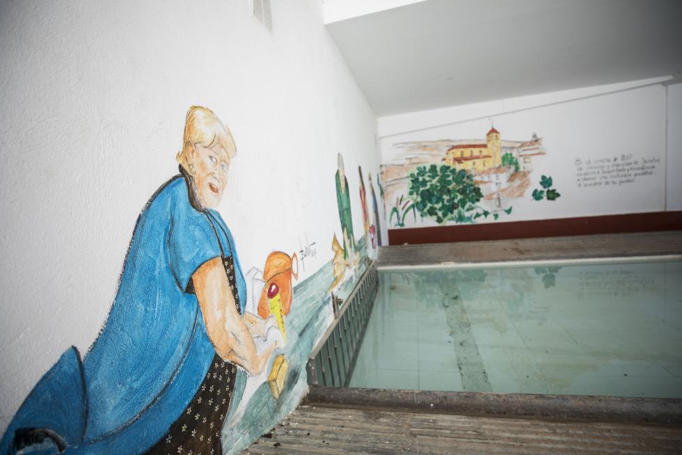 Además de seguir apostando por su gran riqueza de siempre, las aguas termales, el municipio amplía su oferta cultural y de servicios con el Museo del Juguete Recortable y varios comercios.