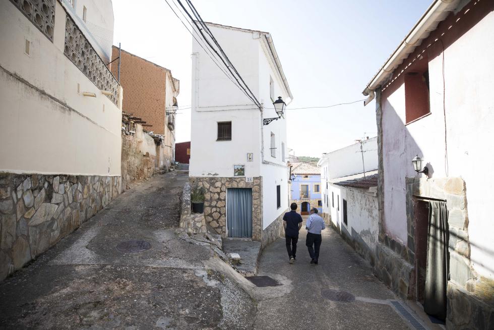 Además de seguir apostando por su gran riqueza de siempre, las aguas termales, el municipio amplía su oferta cultural y de servicios con el Museo del Juguete Recortable y varios comercios.